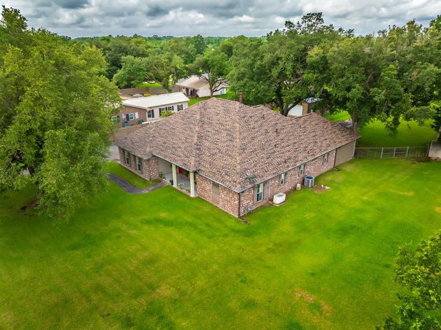 127 Horseshoe Rd, Schriever, LA 70395