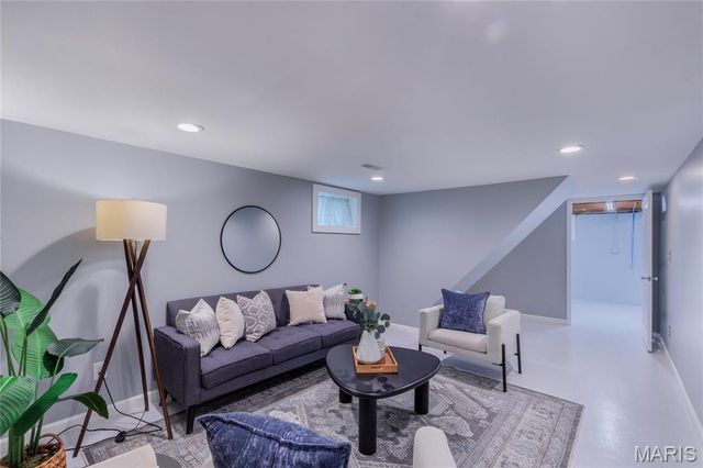 5539 Daggett Avenue, St Louis, MO 63110