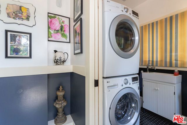 5836 La Mirada Avenue, Los Angeles, CA 90038