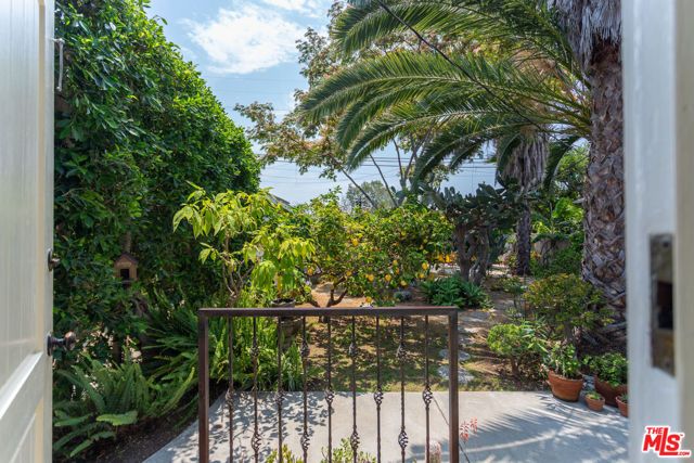5836 La Mirada Avenue, Los Angeles, CA 90038