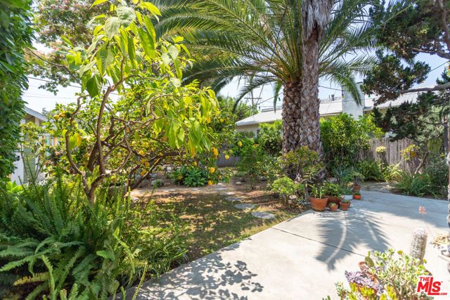 5836 La Mirada Avenue, Los Angeles, CA 90038