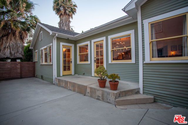 5836 La Mirada Avenue, Los Angeles, CA 90038