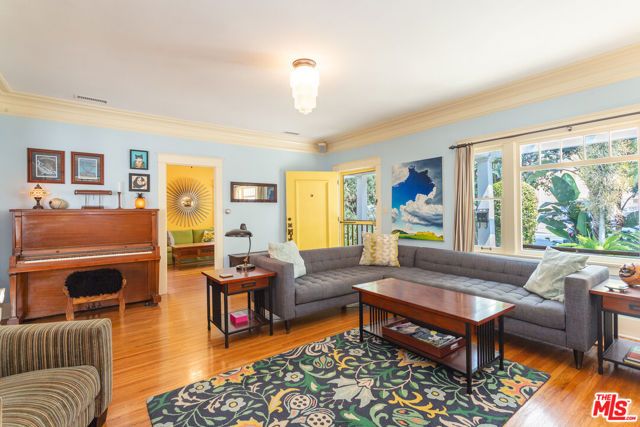 5836 La Mirada Avenue, Los Angeles, CA 90038