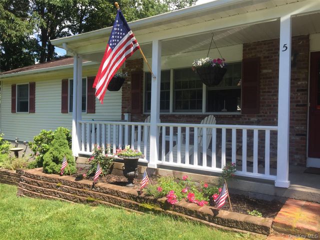 5 Scaglione Court, Highland Mills, NY 10930