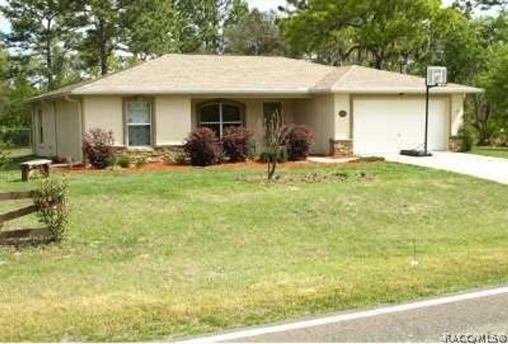 1883 W Hampshire Boulevard, Dunnellon, FL 34434