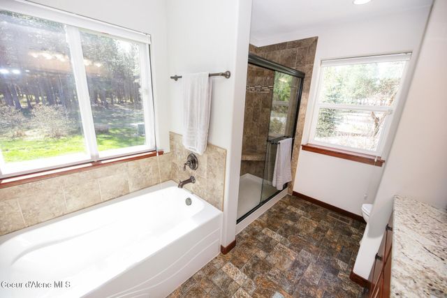 4525 E Rosemont Dr, Athol, ID 83801
