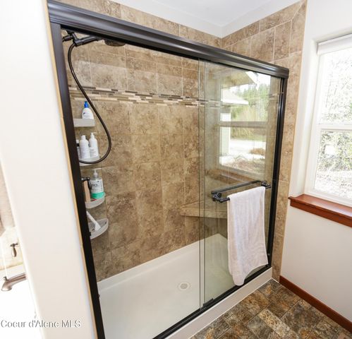 4525 E Rosemont Dr, Athol, ID 83801