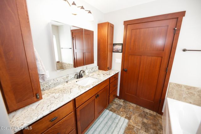 4525 E Rosemont Dr, Athol, ID 83801