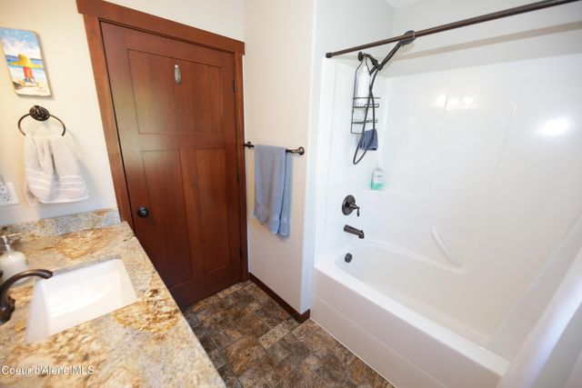 4525 E Rosemont Dr, Athol, ID 83801