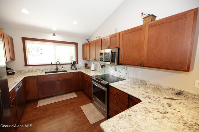 4525 E Rosemont Dr, Athol, ID 83801