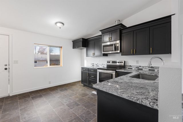 411 8th Avenue North, Nampa, ID 83687