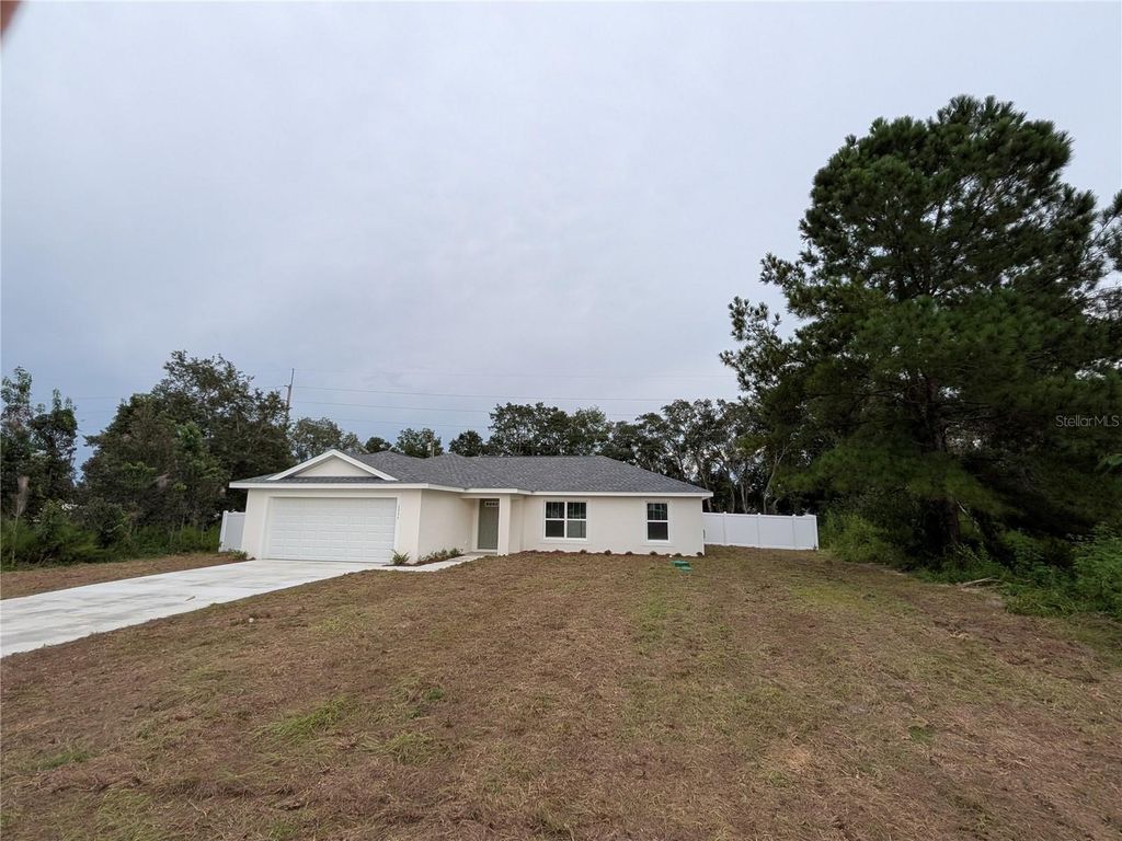 Image 2 of property listing at 4846 SW 143RD LOOP, Ocala, FL 34473