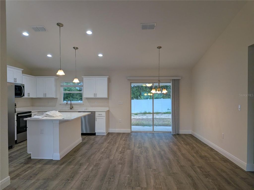 Image 3 of property listing at 4846 SW 143RD LOOP, Ocala, FL 34473