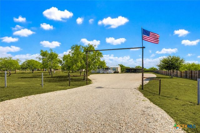 269 Callihan Road, Lockhart, TX 78644