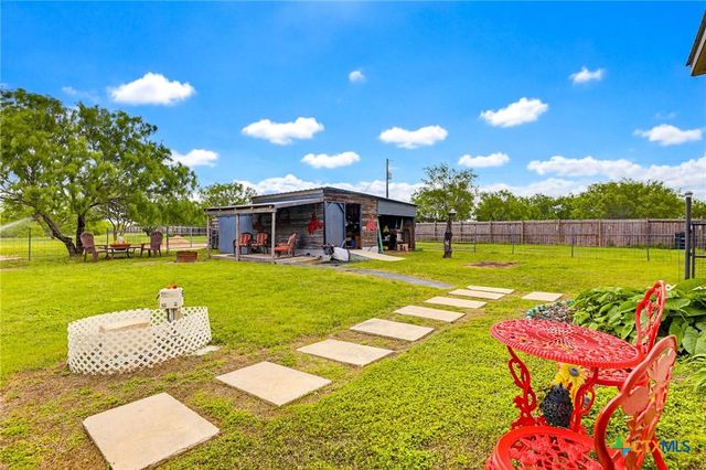 269 Callihan Road, Lockhart, TX 78644
