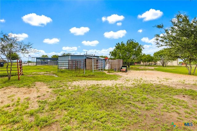 269 Callihan Road, Lockhart, TX 78644
