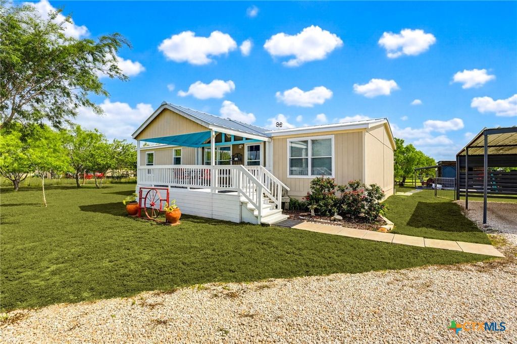 269 Callihan Road, Lockhart, TX 78644