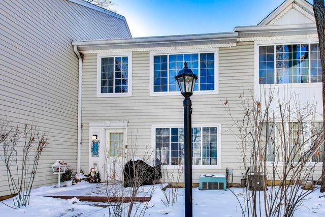 29 N Macgillis Drive 23-3, Round Lake, IL 60073