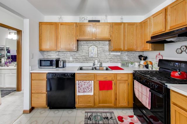 29 N Macgillis Drive 23-3, Round Lake, IL 60073