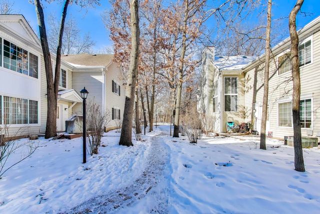 29 N Macgillis Drive 23-3, Round Lake, IL 60073