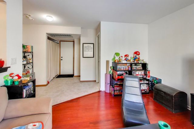 29 N Macgillis Drive 23-3, Round Lake, IL 60073