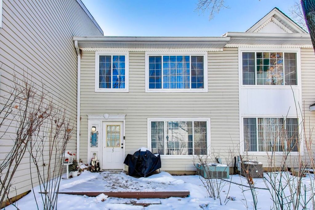 29 N Macgillis Drive 23-3, Round Lake, IL 60073