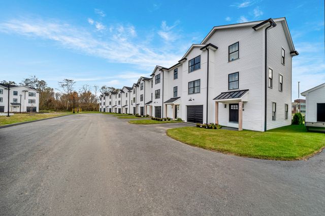 32 Birch Brook Landing 27, Lynn, MA 01905