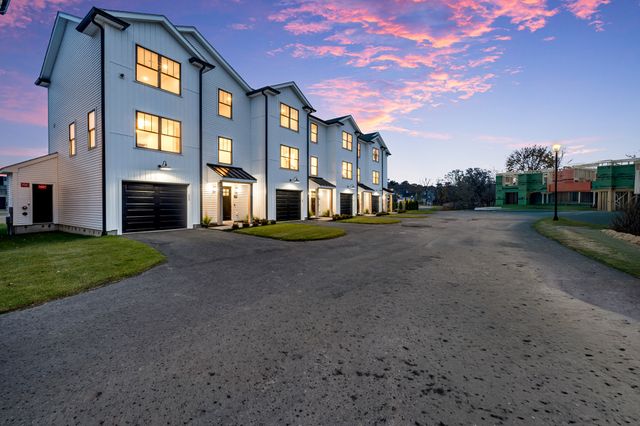 32 Birch Brook Landing 27, Lynn, MA 01905