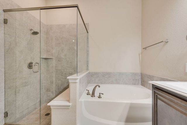 102 Cimmaron Court, Alvarado, TX 76009