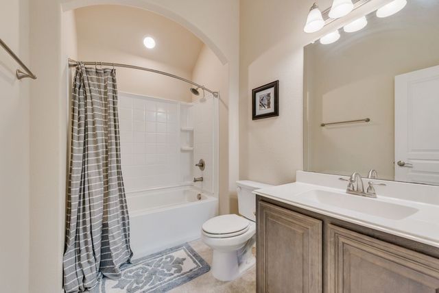 102 Cimmaron Court, Alvarado, TX 76009