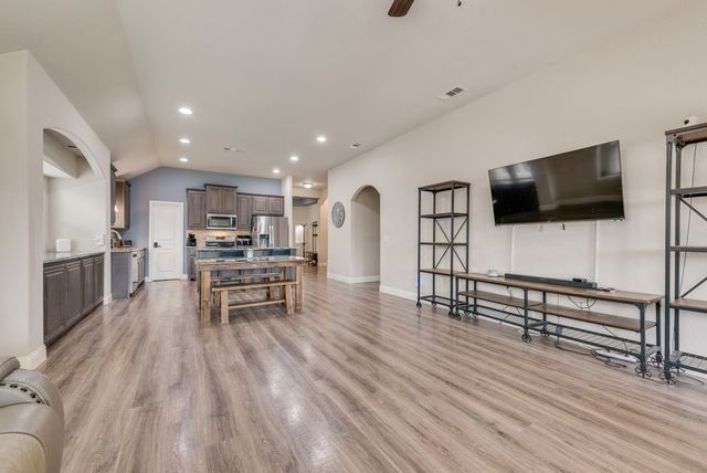 102 Cimmaron Court, Alvarado, TX 76009