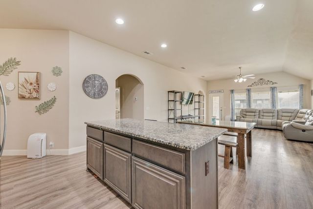 102 Cimmaron Court, Alvarado, TX 76009