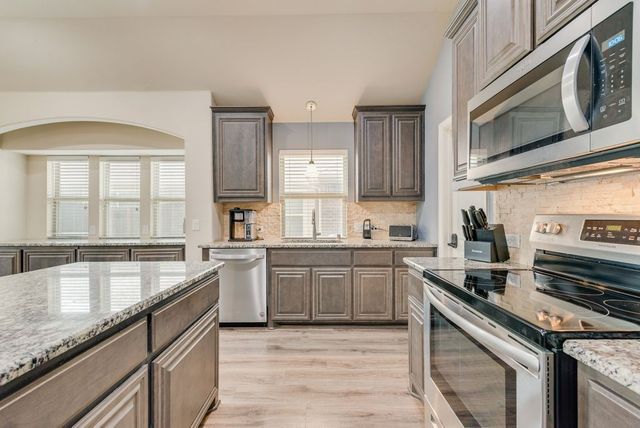 102 Cimmaron Court, Alvarado, TX 76009