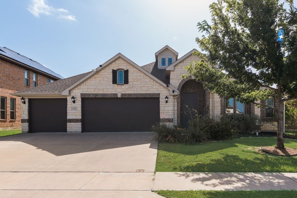 102 Cimmaron Court, Alvarado, TX 76009