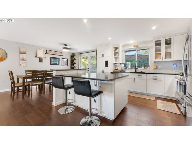 466 Sw 6TH St, Gresham, OR 97080