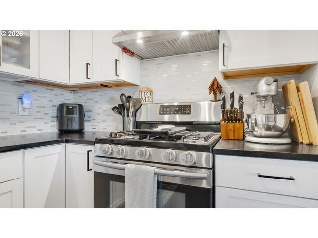 466 Sw 6TH St, Gresham, OR 97080