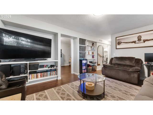 466 Sw 6TH St, Gresham, OR 97080