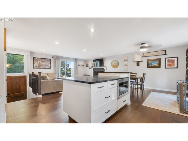 466 Sw 6TH St, Gresham, OR 97080