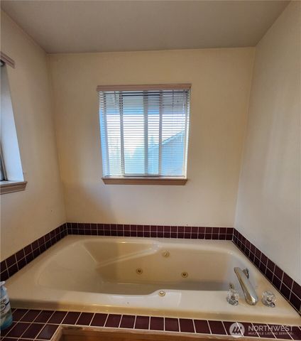 3930 205th Place SW, Lynnwood, WA 98036