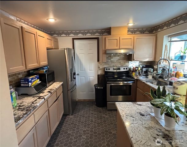 3930 205th Place SW, Lynnwood, WA 98036