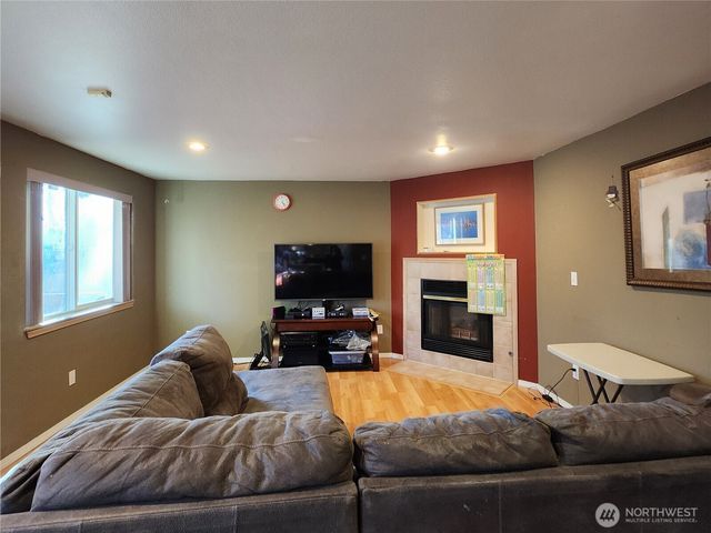 3930 205th Place SW, Lynnwood, WA 98036