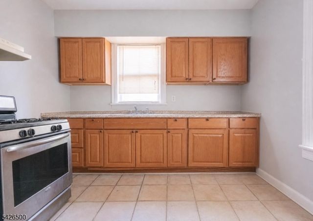 38 Eckert Ave, Newark City, NJ 07112