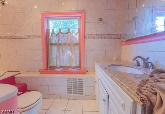 38 Eckert Ave, Newark City, NJ 07112