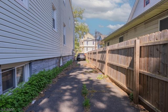 38 Eckert Ave, Newark City, NJ 07112