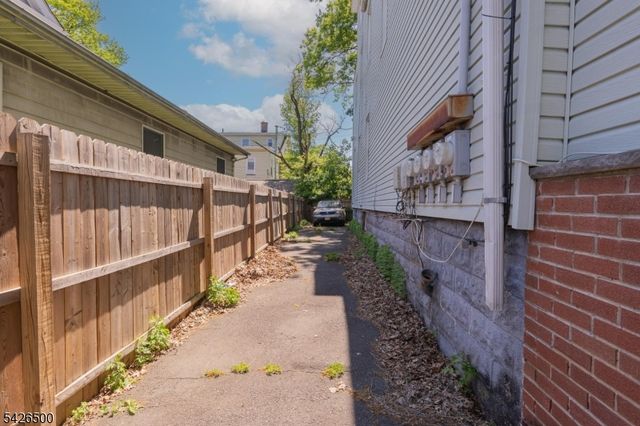 38 Eckert Ave, Newark City, NJ 07112
