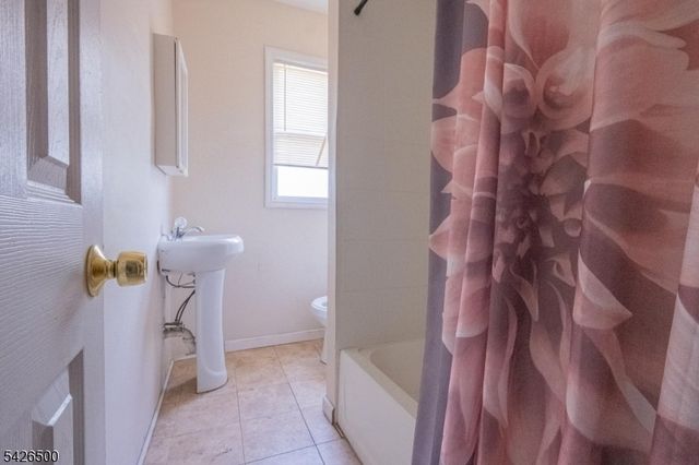 38 Eckert Ave, Newark City, NJ 07112