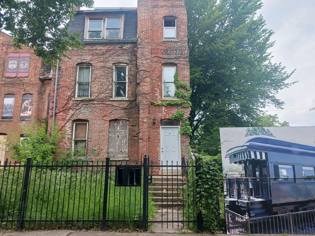 10430 S Maryland Avenue, Chicago, IL 60628