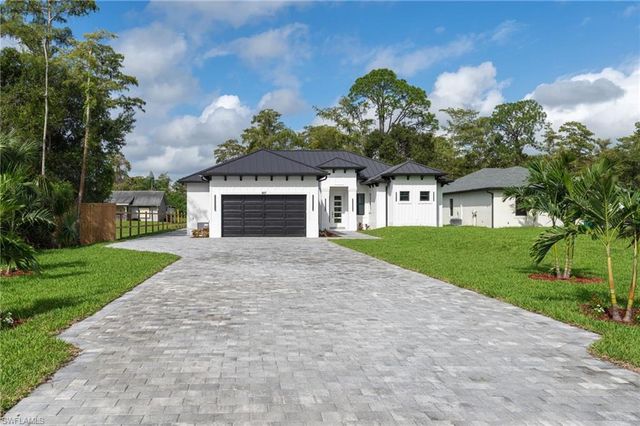 887 6th ST SE, Naples, FL 34117