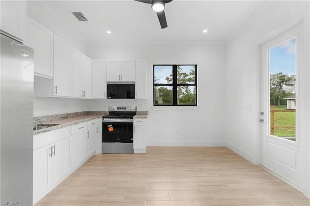 887 6th ST SE, Naples, FL 34117