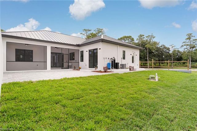 887 6th ST SE, Naples, FL 34117